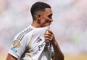 阿斯报：阿诺德和卡瓦哈尔复出后，阿隆索可能被迫采用五后卫体系