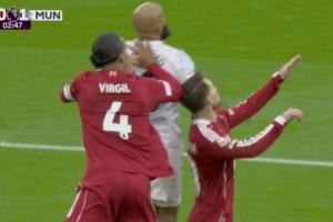 友军误伤😱范迪克争顶中肘击麦卡利斯特，之后曼联闪电进球